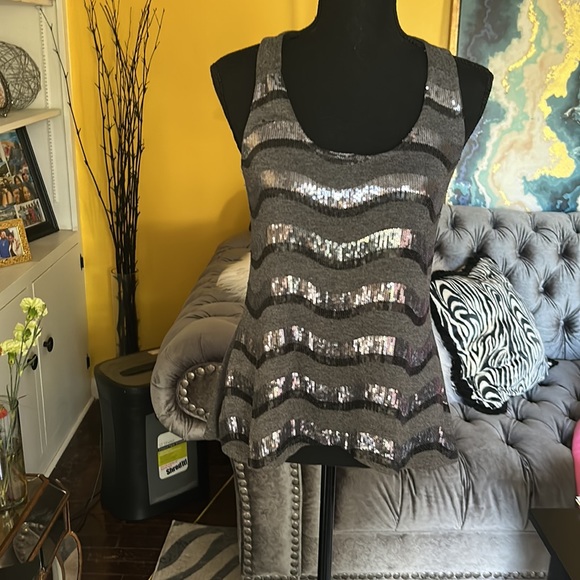 Dots heather gray sequin tank top. - Picture 6 of 11